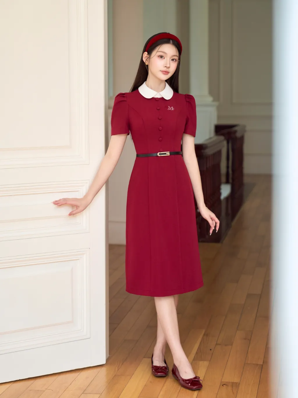 Ảnh Váy nữ dáng A dài màu đỏ cổ sen trắng tay bồng thêu họa tiết trang trí đính cúc bọc YAME YV631 1