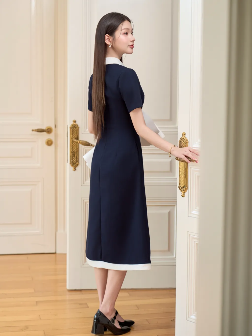 Ảnh Váy nữ dáng dài cổ sen ngắn tay phối viền trắng đính cúc ngọc và nơ đá trang trí YAME YV620 2