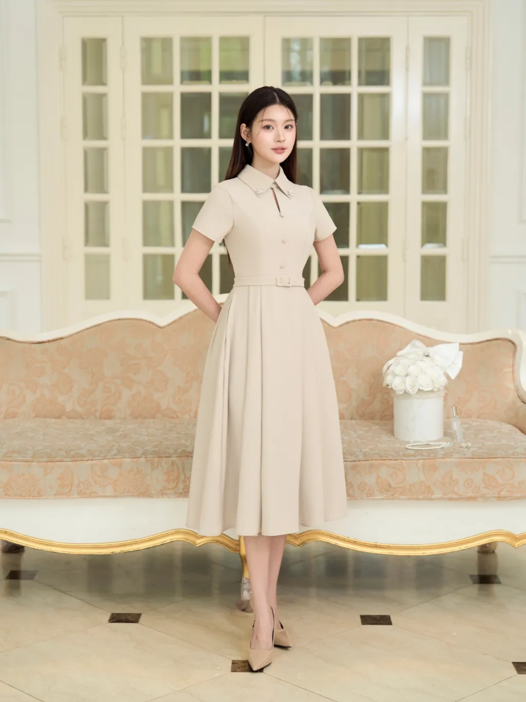 Ảnh Váy nữ dáng dài ngắn tay màu xanh & be cổ nhọn đính đá cut-out điểm cúc bọc kèm thắt lưng YAME YV624 2