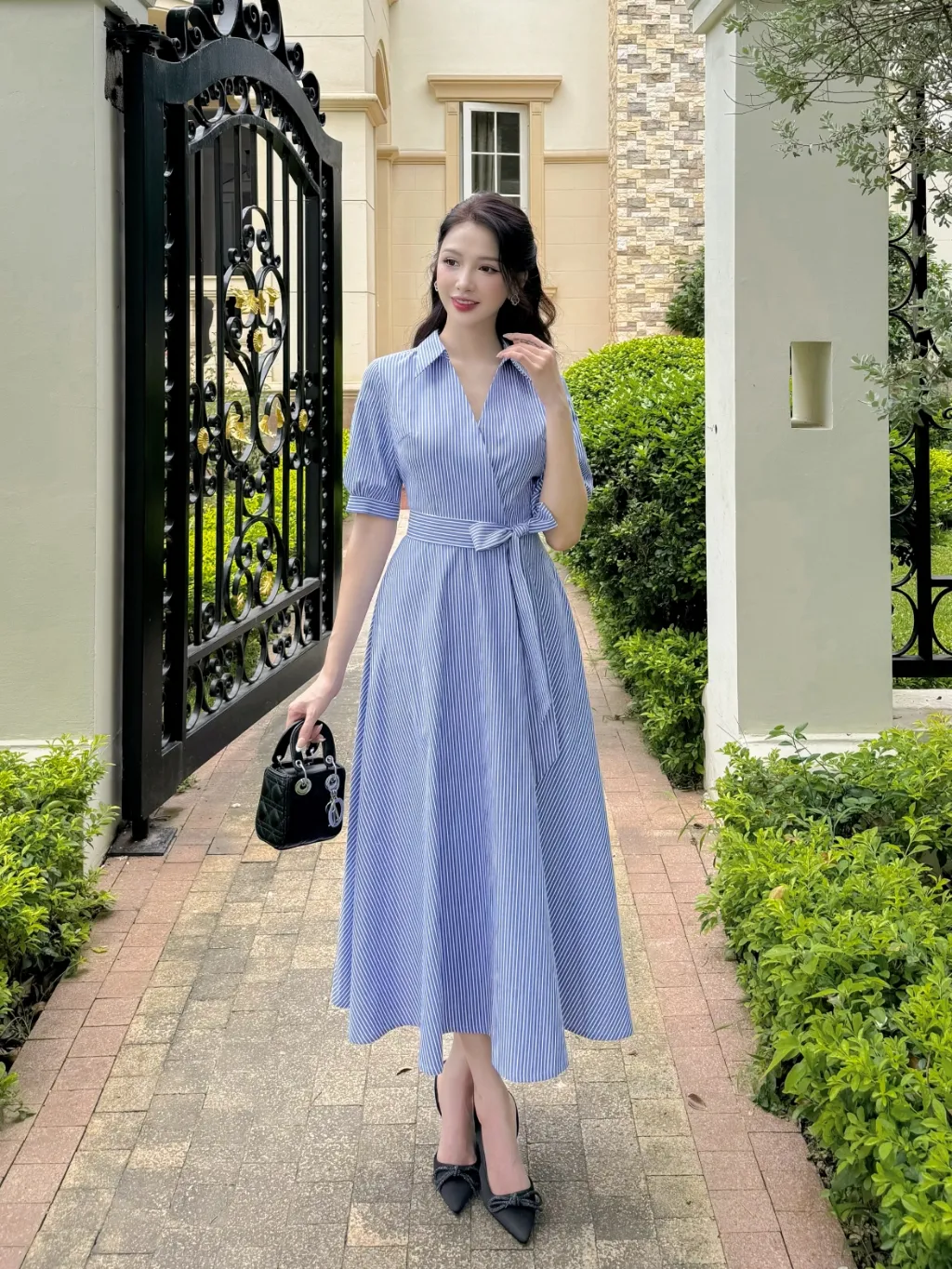 Ảnh Váy nữ dáng xòe cổ đức vạt chéo chất thô kẻ màu xanh thắt nơ eo cách điệu YAME YV381 1