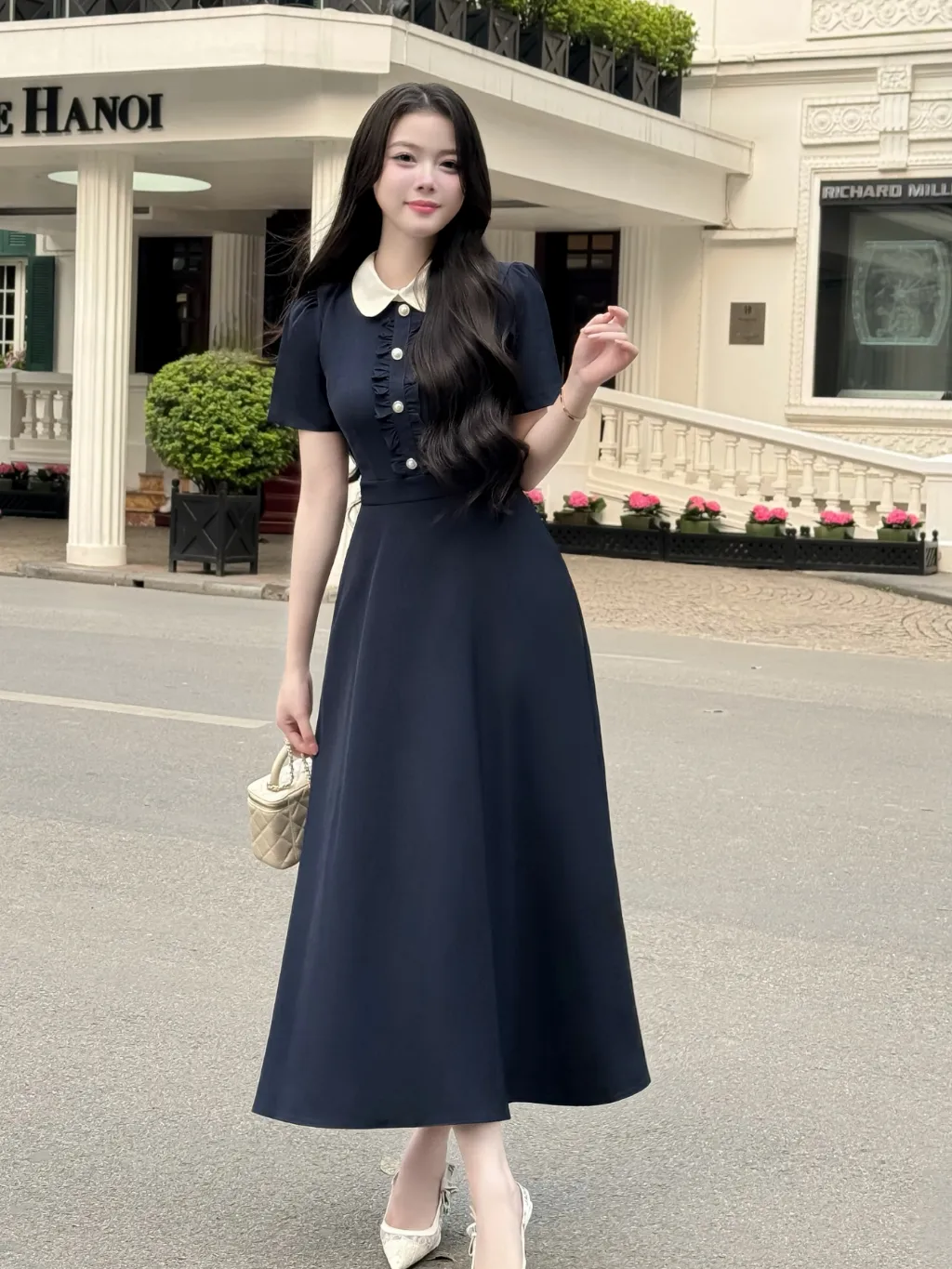 Ảnh Váy nữ dáng xòe dài cổ sen ngắn tay cúc ngọc trang trí may bèo nhún ngực màu xanh và ghi YAME YV616 1