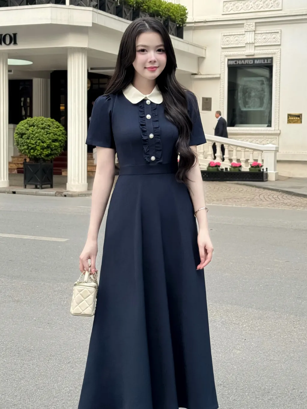 Ảnh Váy nữ dáng xòe dài cổ sen ngắn tay cúc ngọc trang trí may bèo nhún ngực màu xanh và ghi YAME YV616 2