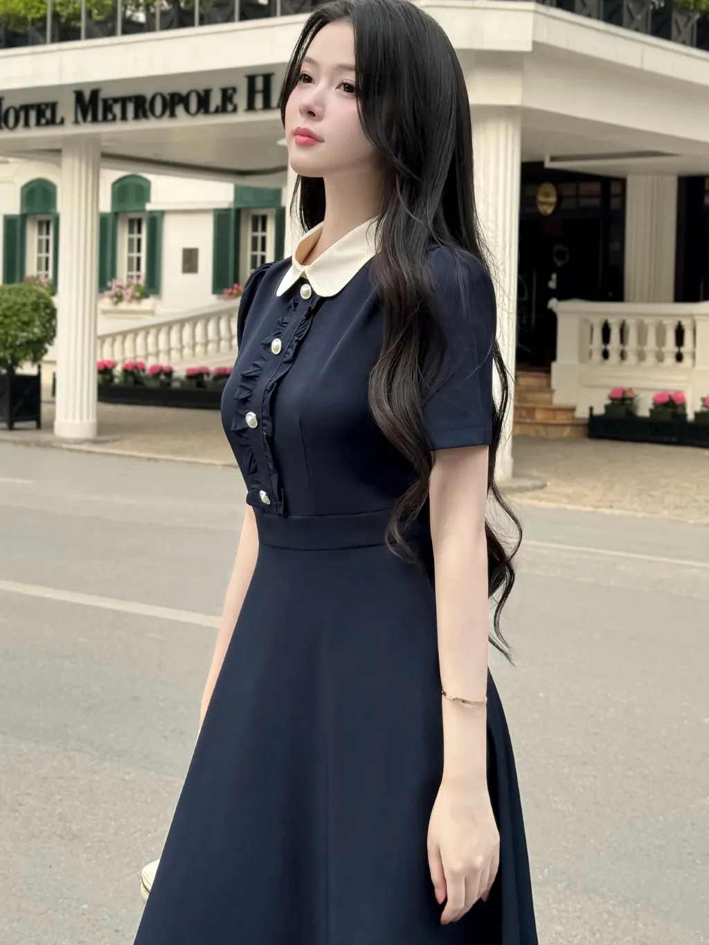 Ảnh Váy nữ dáng xòe dài cổ sen ngắn tay cúc ngọc trang trí may bèo nhún ngực màu xanh và ghi YAME YV616 3