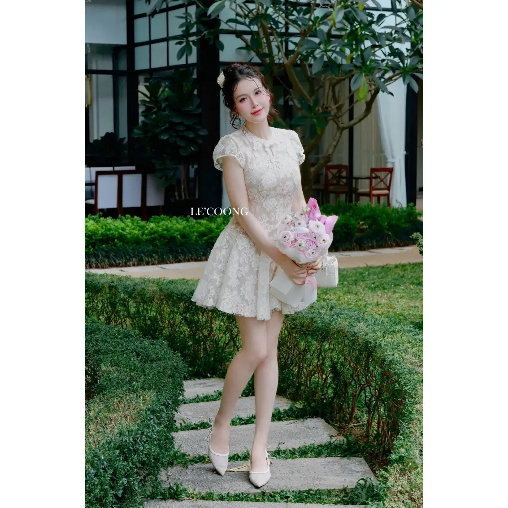 Ảnh Váy Tiểu Thư Màu Trắng Phối Hoa Nổi LECOONG V775 Đầm Đẹp Xếp Ly Đi Tiệc Sang Chảnh 1