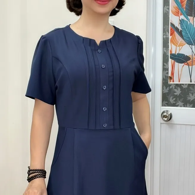 Ảnh Váy Trung Niên MAI THY D529, Mẫu Đầm Đi Tiệc Cotton Lụa Xếp Ly Phối Nút Tôn Dáng Sang Trọng | Thời Trang Trung Niên U40 1