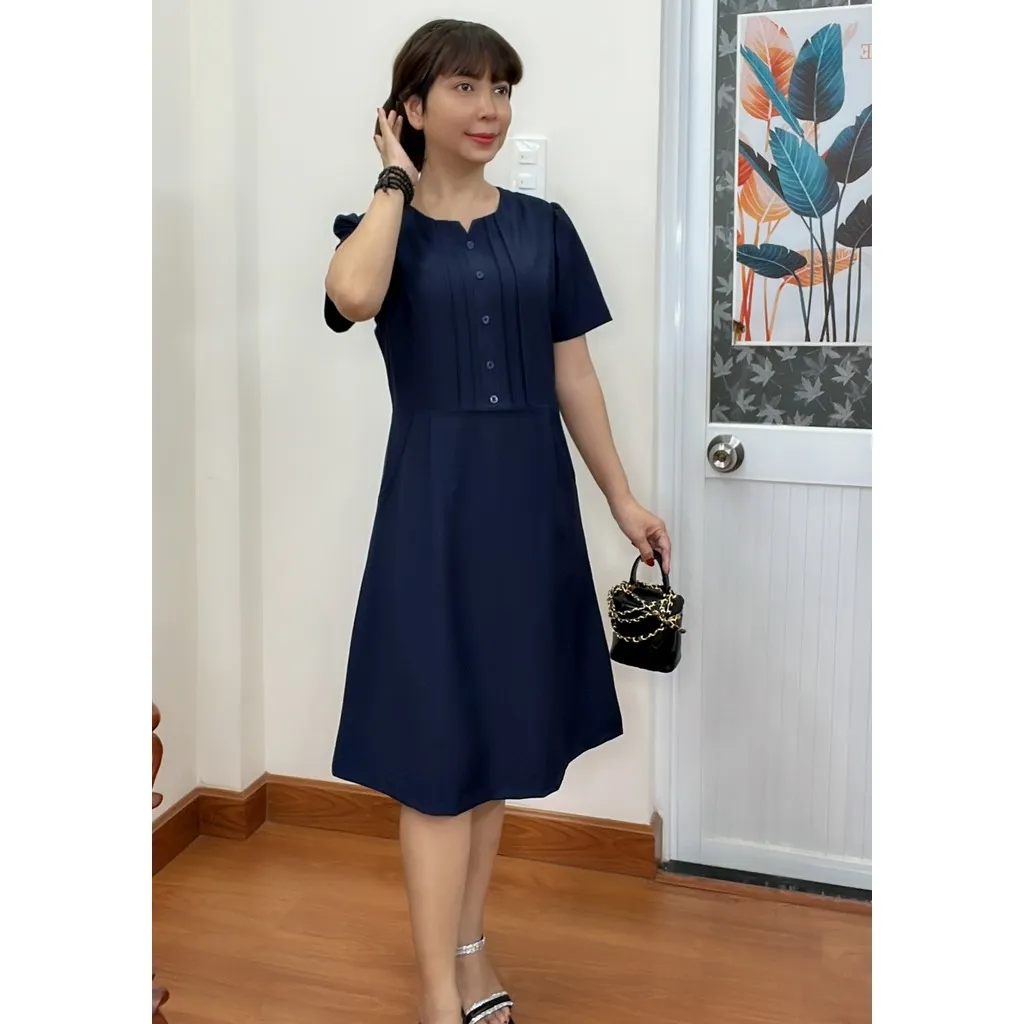 Ảnh Váy Trung Niên MAI THY D529, Mẫu Đầm Đi Tiệc Cotton Lụa Xếp Ly Phối Nút Tôn Dáng Sang Trọng | Thời Trang Trung Niên U40 3