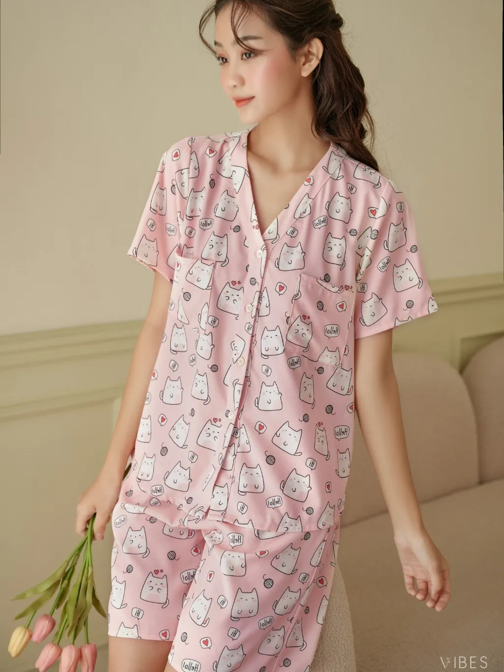 Ảnh VIBES Đồ bộ Pijama ngắn cổ V Minnie & Peach Py Set 3