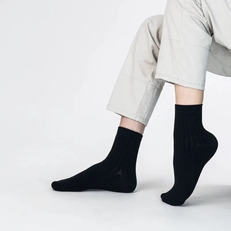 Ảnh Vớ tất đen trơn cổ cao vừa chất liệu cotton mềm mại, độ co giãn 4 chiều siêu êm chân 1