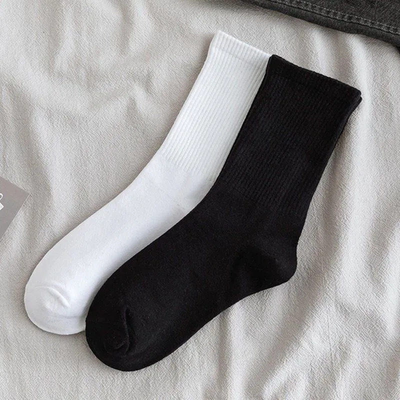 Ảnh Vớ tất đen trơn cổ cao vừa chất liệu cotton mềm mại, độ co giãn 4 chiều siêu êm chân 3