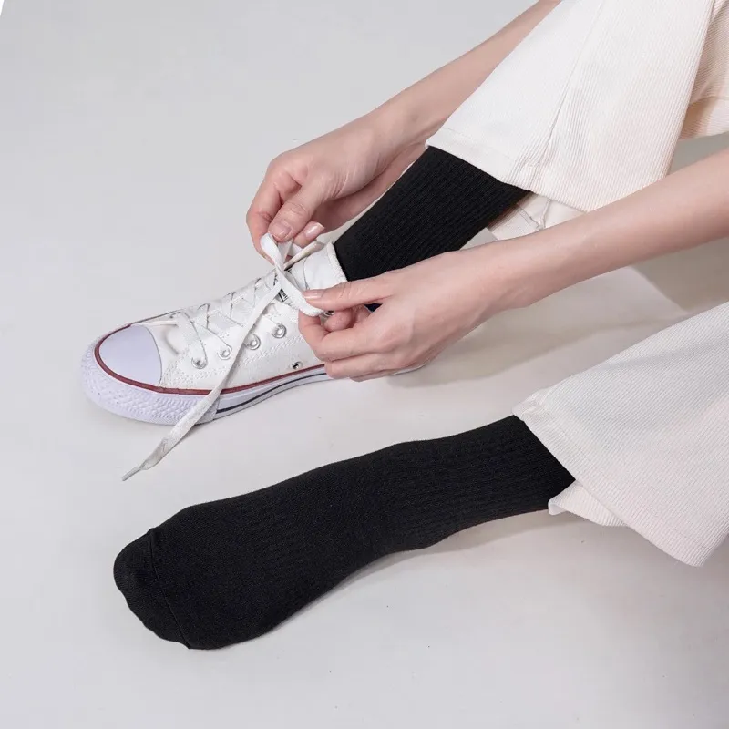 Ảnh Vớ tất đen trơn cổ cao vừa chất liệu cotton mềm mại, độ co giãn 4 chiều siêu êm chân 4