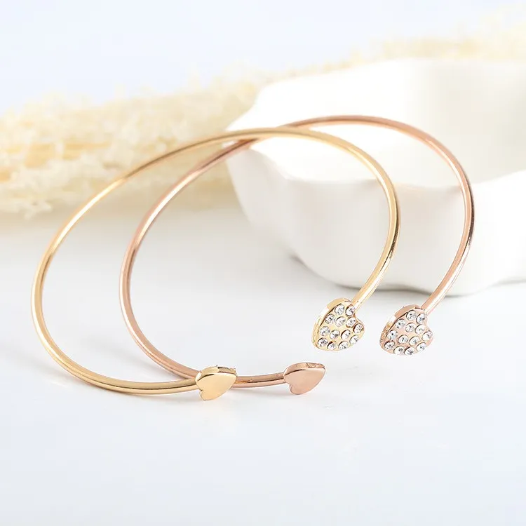 Ảnh Vòng Tay CRRJU 003 Trang Trí Hình Trái Tim Đính Kim Cương Gỉa Thời Trang Đáng Yêu 1