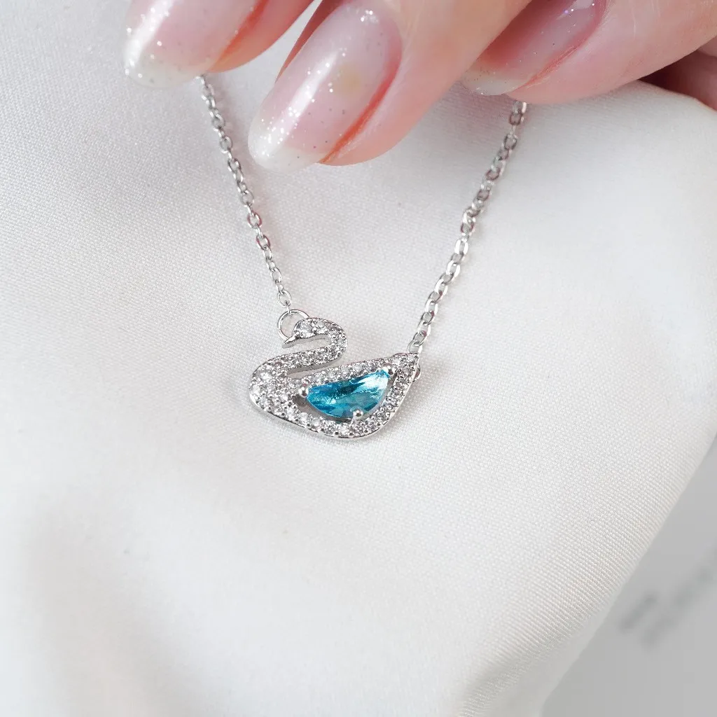 Ảnh Vòng tay nữ CDE Crystal Swan Bracelet Blue CDE2083BE - Vòng tay Lamy thiên nga cao cấp 4