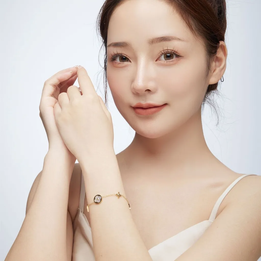Ảnh Vòng tay nữ CDE Four Leaf Flower Bracelet Rose Gold CDE2020RG 2