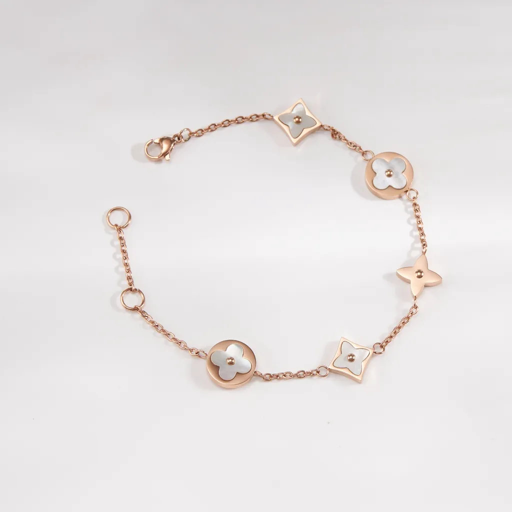 Ảnh Vòng tay nữ CDE Four Leaf Flower Bracelet Rose Gold CDE2020RG 3