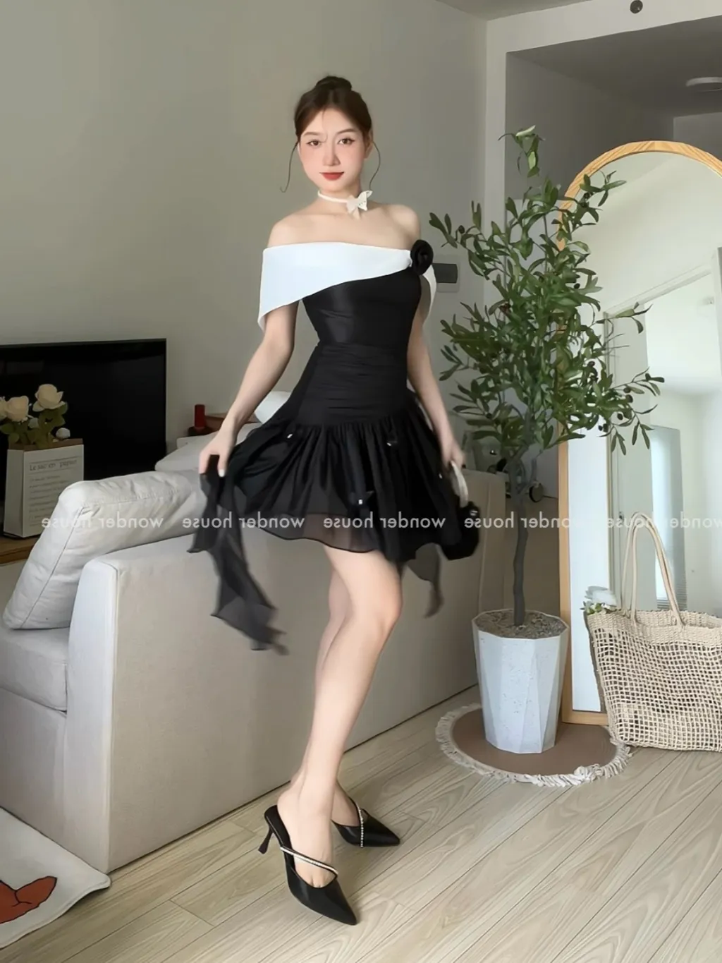 Ảnh Wonderhouse Suri Dress Đầm trễ vai phối trắng xếp ly dự tiệc dạo phố nữ tính 4