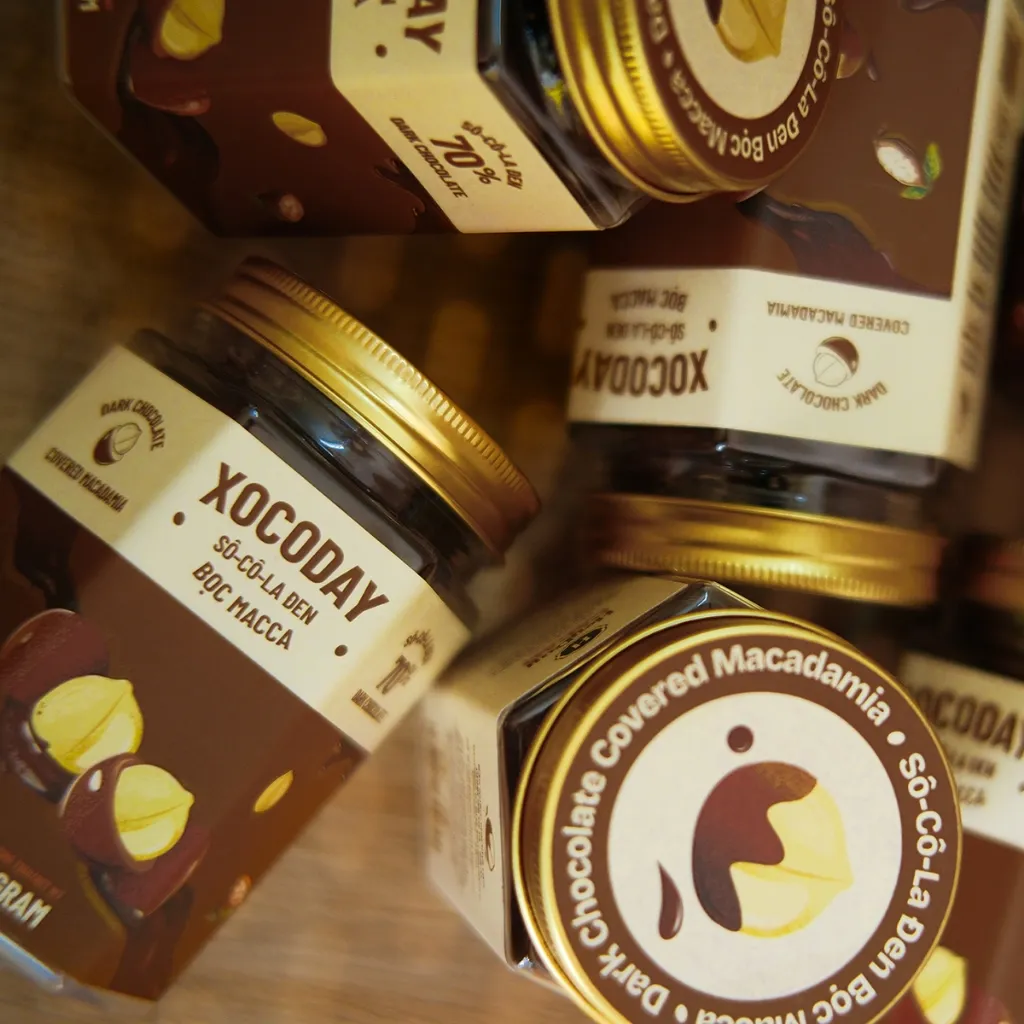 Ảnh XOCODAY - Sô cô la Đen bọc hạt Macca - Hủ 160g - Heyday Cacao - Vị đắng dịu của Chocolate kết hợp hạt macca béo thơm 4