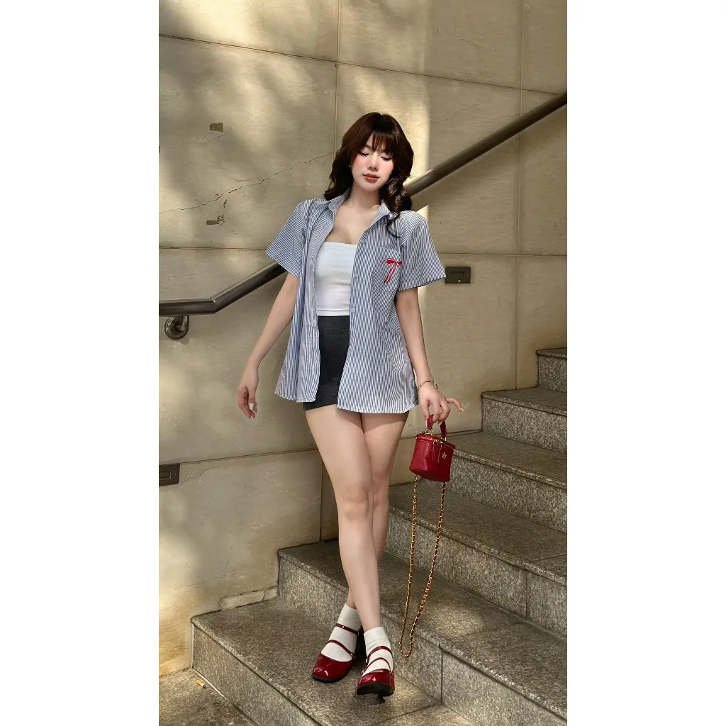 Ảnh YU CHERRY | Áo sơmi nữ form rộng, sơ mi tay ngắn có logo thêu, Bow Embroidery Shirt YA504 2