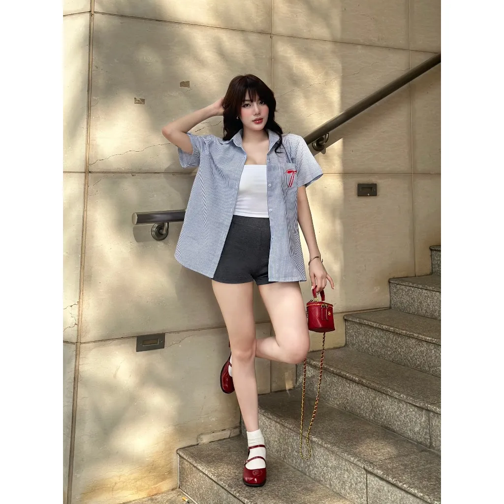Ảnh YU CHERRY | Áo sơmi nữ form rộng, sơ mi tay ngắn có logo thêu, Bow Embroidery Shirt YA504 4