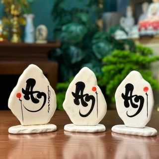 Thư pháp chữ An, Nhẫn viết trên đá trắng. Kích thước: cao 16cm, ngang 10cm - Tuệ Nga