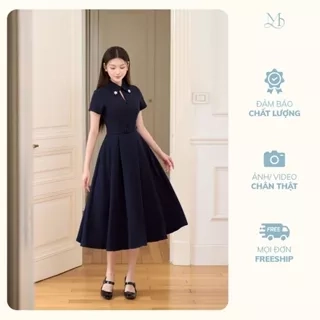 Váy nữ dáng dài ngắn tay màu xanh & be cổ nhọn đính đá cut-out điểm cúc bọc kèm thắt lưng YAME YV624